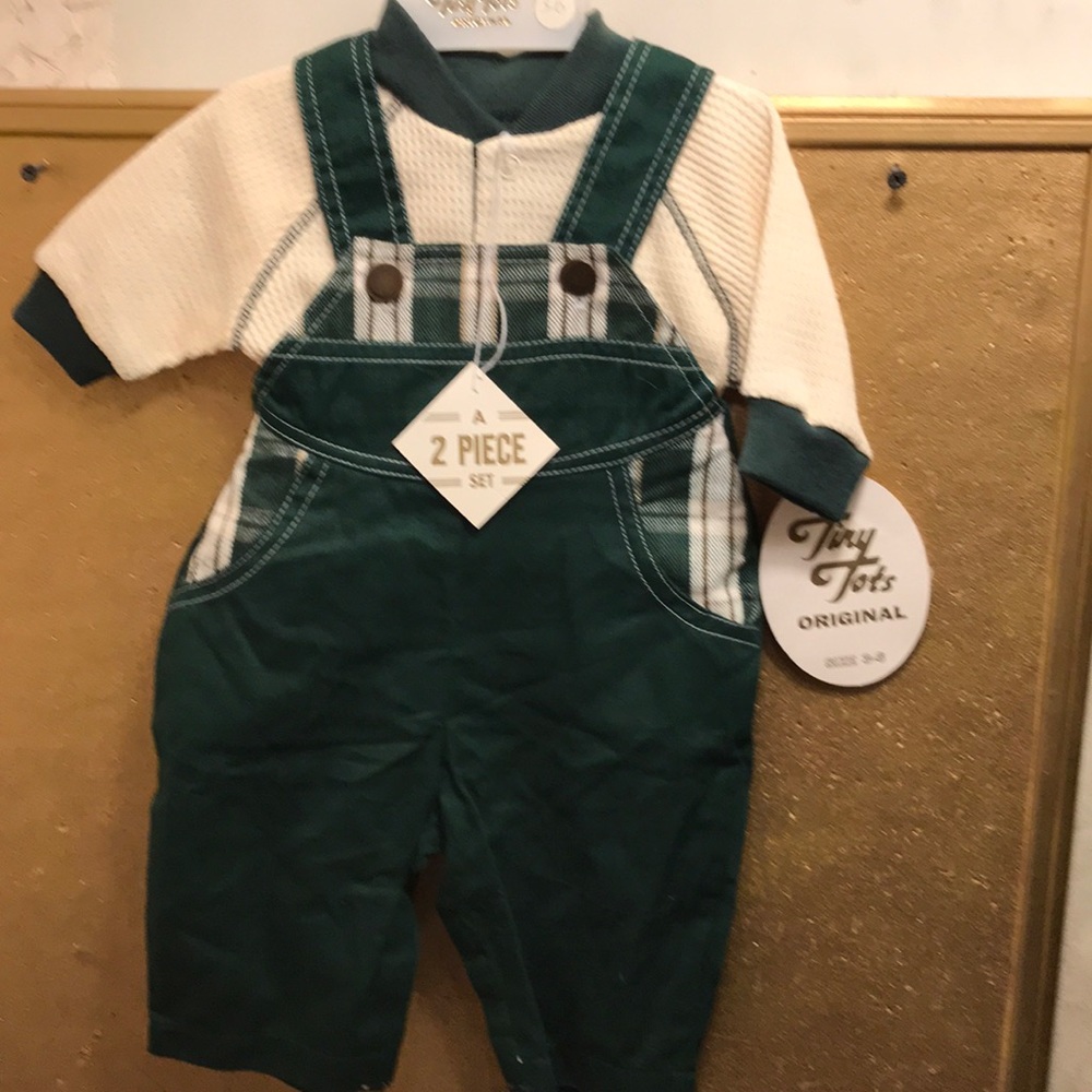 NWT sz 3/6 mths green outfit w/top